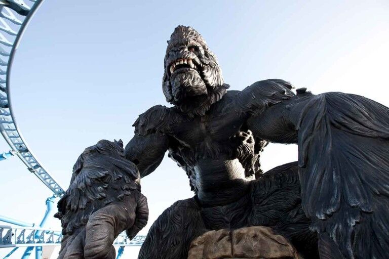 EOS rides massive animatronic King Kong in spinning coaster at CarthageLand, Tunisia