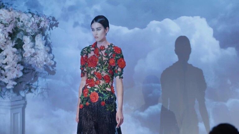 Richard Quinn fashion projection mapped by EPSON