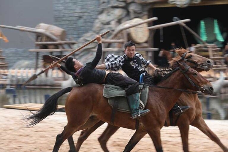 Lasereffect Yunnan Happy World theme park spectacular multimedia stunt show