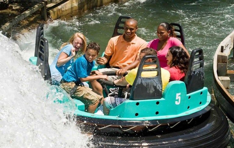 6 guests on Carowind's Rip Roarin' Rapids