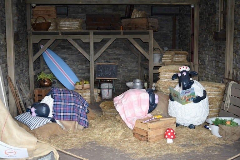 Shaun-the-Sheep-Farm-Garden-at-English-Garden-Rosa-Berry-in-Tawada-Japan_Barn_interior