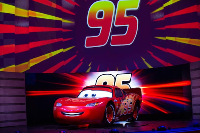 lightning mcqueen racing disney
