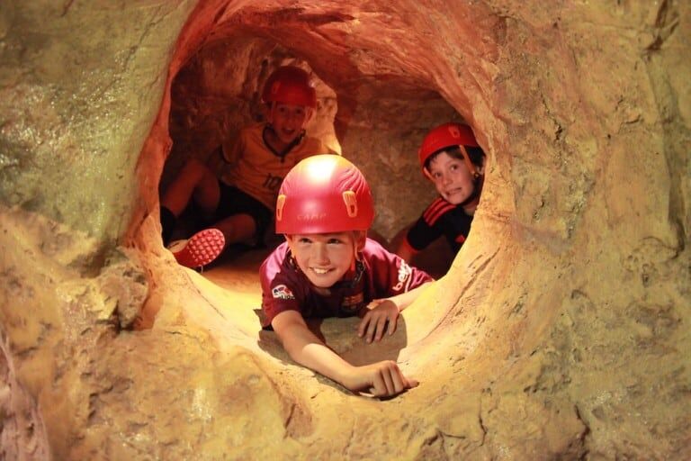 Walltopia artifical caves kids