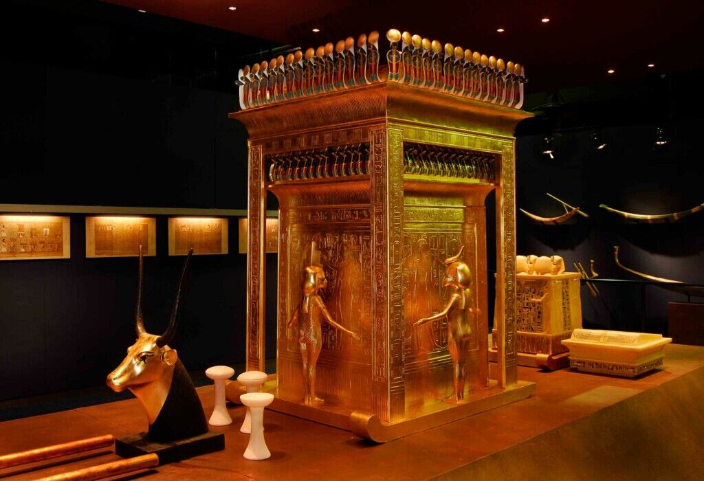 Gold shrine at tutankamun exhibition semmel exhibitions