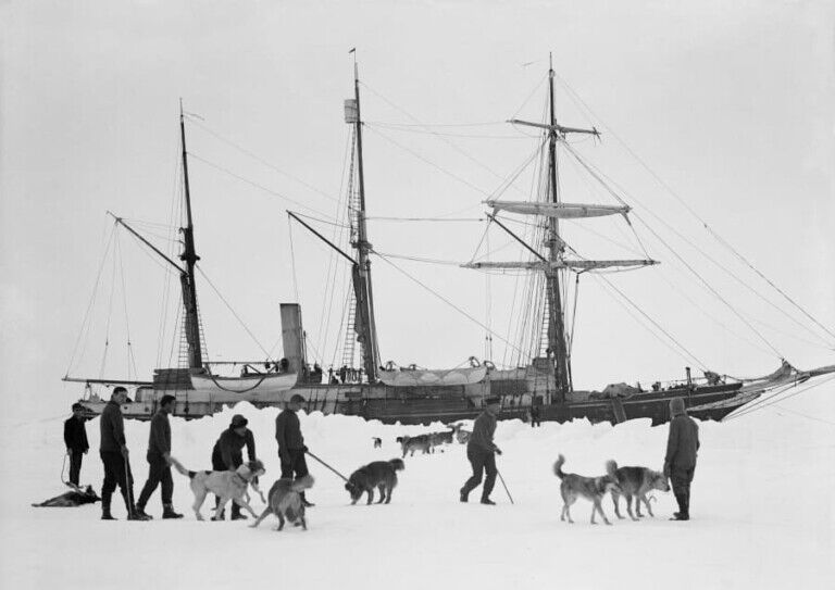 Sarner International Shackleton’s legacy and the power of early Antarctic photography Dogs and men on ice, with Endurance behind