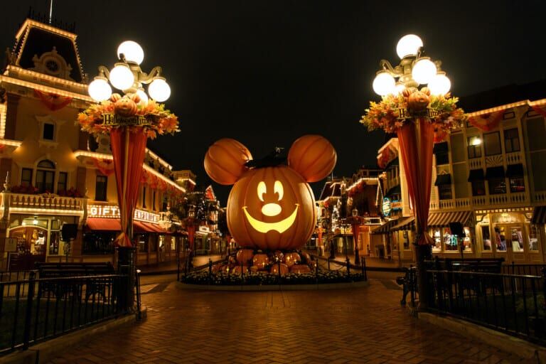 halloween disneyland 2022