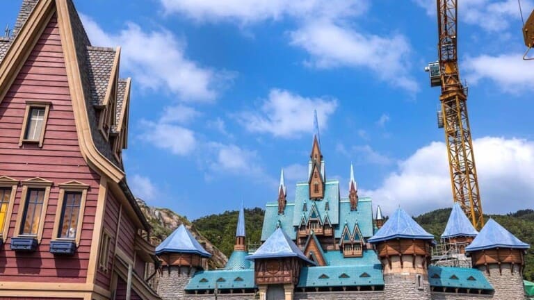 hong kong disneyland world of frozen