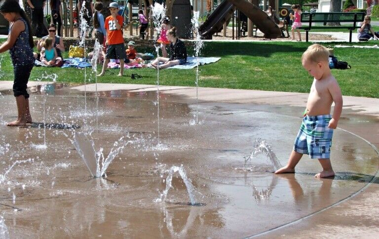 Cloward H20 Splash Pad jets