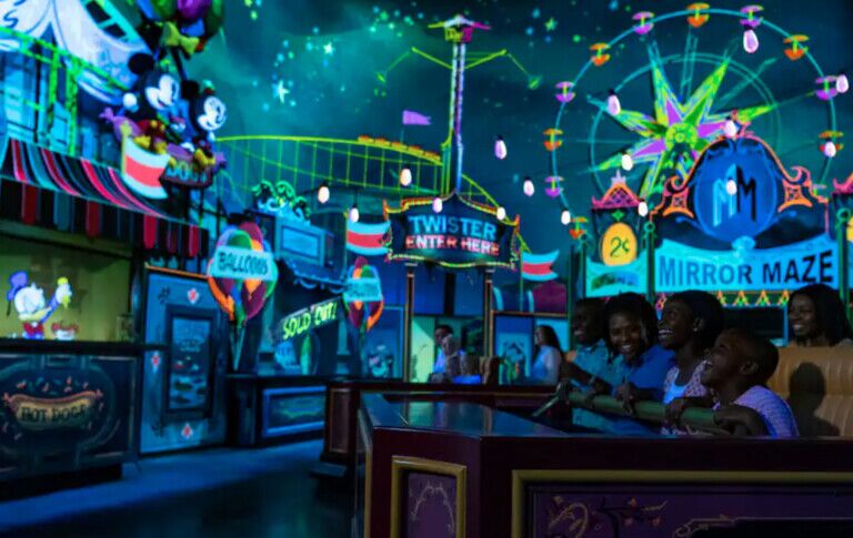 mickey and minnie's runaway railway at disneyland