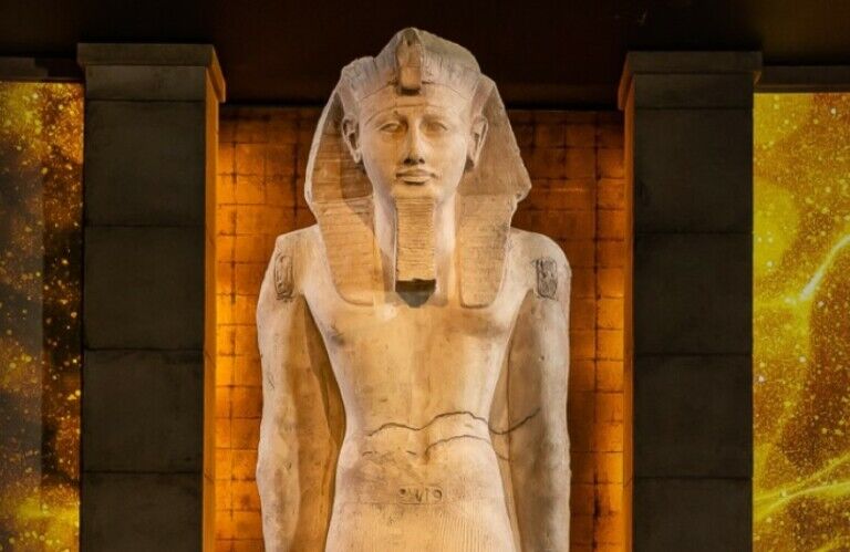 Neon Ramses
