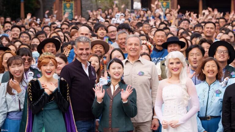 world of frozen hong kong disneyland