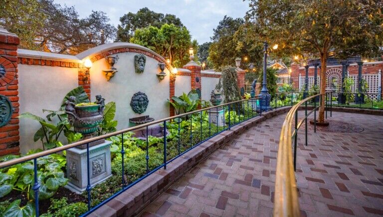 haunted mansion disneyland