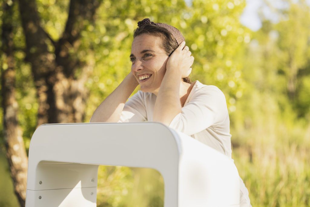 Woman using Losonnante Whisper Box