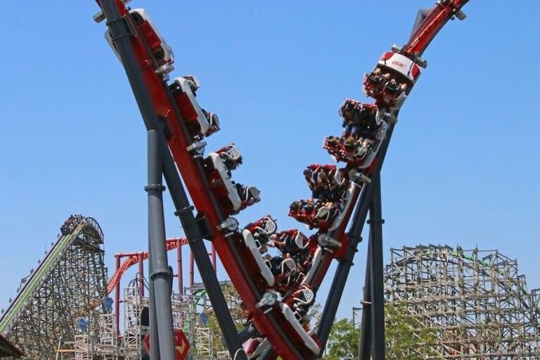Harley-Quinn-Crazy-Coaster-Six-Flags-Discovery-Kingdo