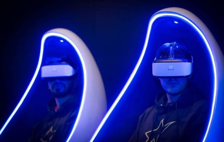 immotion-VR-men-in-headsets