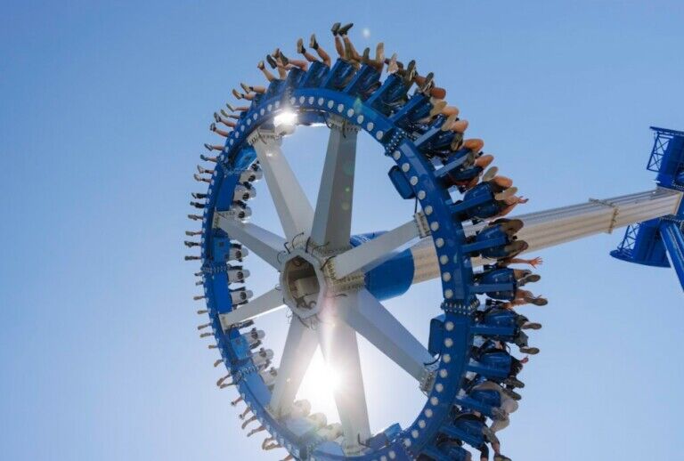 Zamperla celebrates opening of Sky Striker