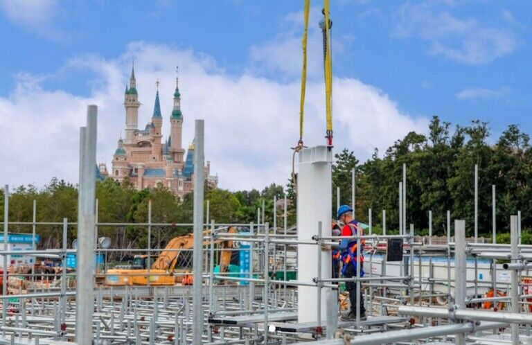 shanghai disneyland spider-man attraction installation